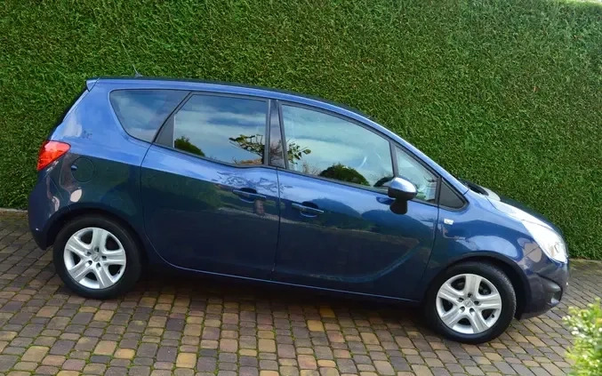 Opel Meriva cena 26600 przebieg: 131000, rok produkcji 2011 z Trzciel małe 704